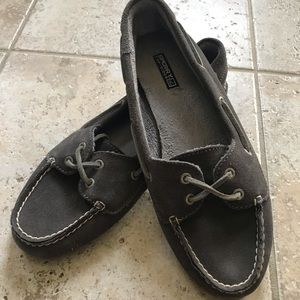 Sperry women’s fleece-lined boat shoes